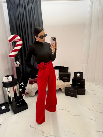 Spodnie La Milla z różą z szeroką nogawką czrwone