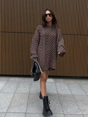 Długi Sweter z ozdobnym splotem - Brąz