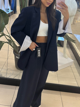 Damski komlet garniturowy ze spodniami i żakietem - Granat