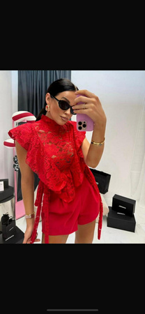 Bluzka koronkowa z falbanką wiązana La Milla czerwona