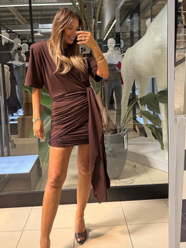 Sukienka Midnight Chic z drapowaniem - Czekolada