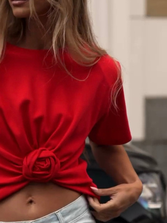 T-shirt z ozdobną różą - Czerwony