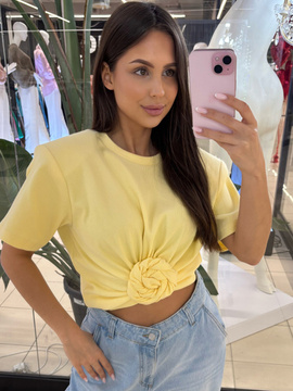 T-shirt z ozdobną różą - Żółty